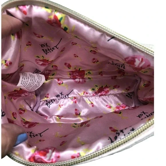 Betsy‎ Johnson Quilted Hearts Wristlet Cosmetic Clutch Zip Bag Romantic Coquette - Picture 11 of 12